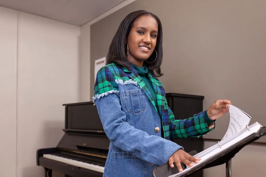 Gabrielle Pickney at a music stand.